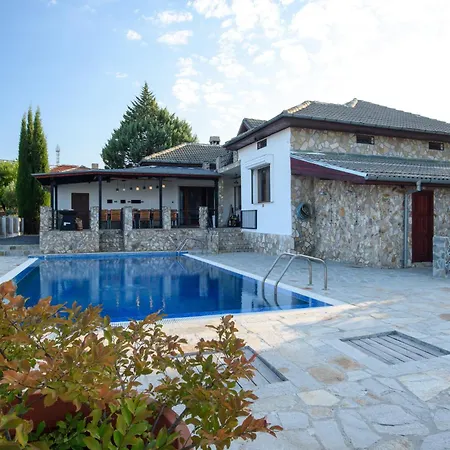 Luxury, Private Pool, Sauna, Beach! וילה